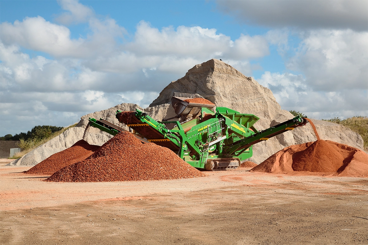 Mobile vibrating screen
